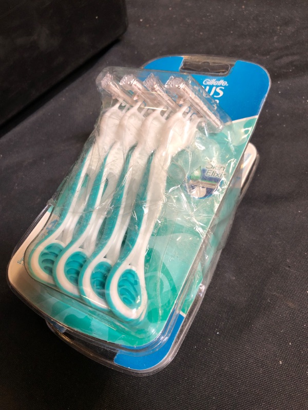 Photo 2 of 3 PACK- Gillette Venus Simply 3 Sensitive Women's Disposable Razors, Pack of 1 with 4 razors
