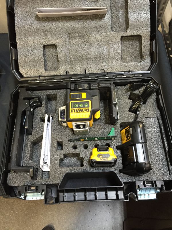 Photo 2 of DEWALT 12V MAX Line Laser, 3 X 360, Green (DW089LG) , Yellow
