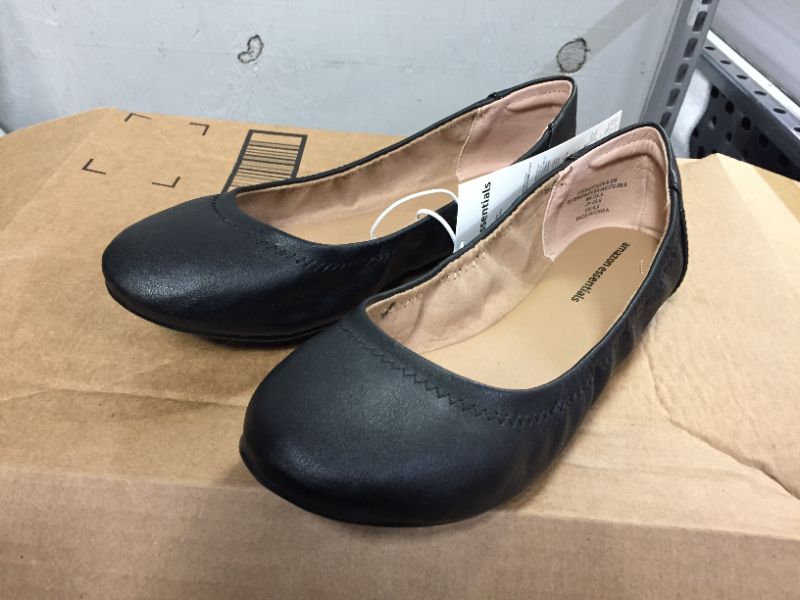 Photo 2 of Amazon Essentials Women's Belice Ballet Flat--size 8.5 womens 