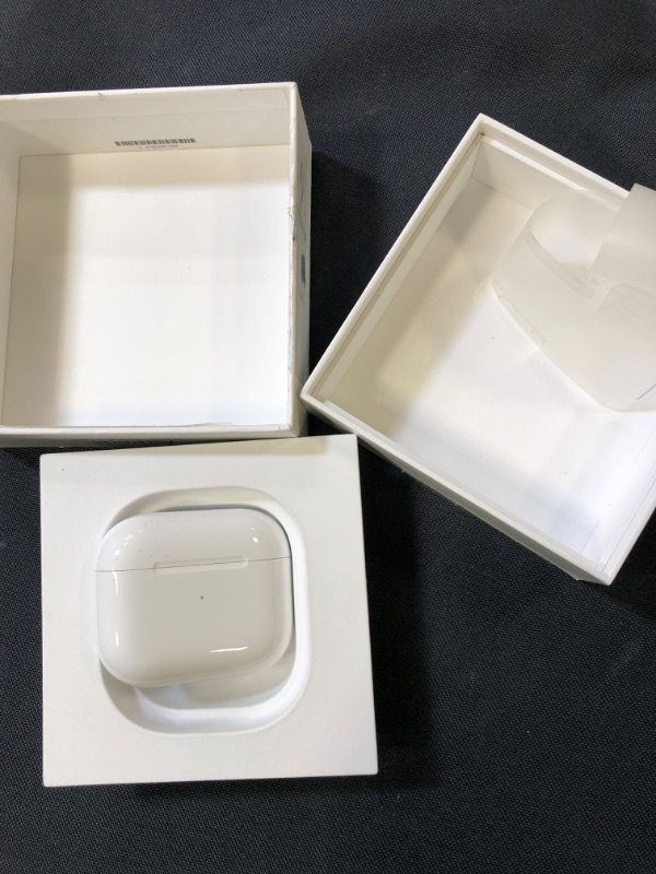 Photo 5 of Apple AirPods with Charging Case (3rd Generation)