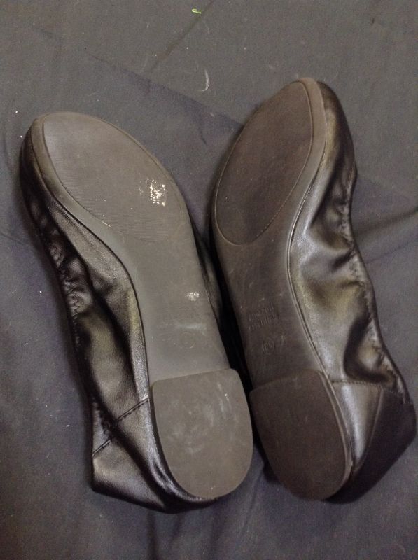 Photo 4 of Amazon Essentials Women's Belice Ballet Flat - SIZE 12 W - BOTTOM IS DIRTY -