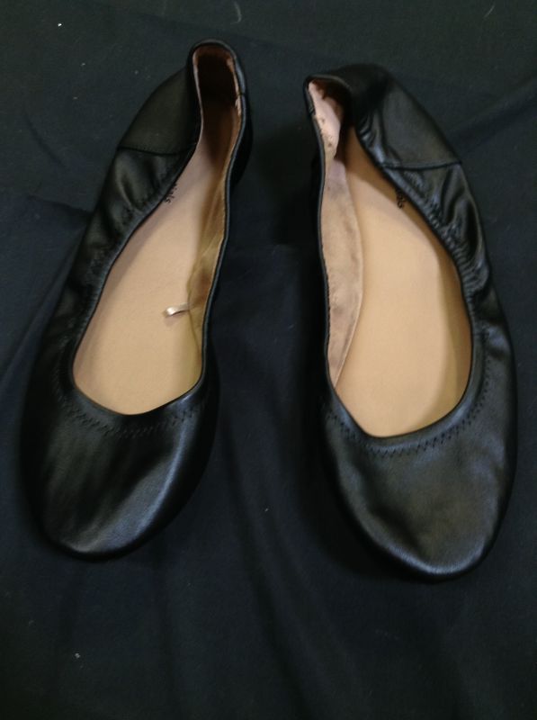 Photo 2 of Amazon Essentials Women's Belice Ballet Flat - SIZE 12 W - BOTTOM IS DIRTY -