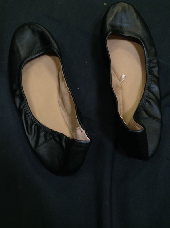 Photo 3 of Amazon Essentials Women's Belice Ballet Flat - SIZE 12 W - BOTTOM IS DIRTY -