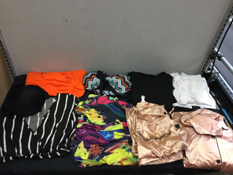 Photo 1 of FINAL SALE--- MISCELLANEOUS WOMENS CLOTHING SOLD AS IS (VARIOUS DIFFERENT SIZES AND STYLES)