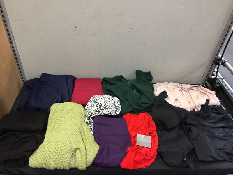 Photo 1 of FINAL SALE--- MISCELLANEOUS WOMENS CLOTHING SOLD AS IS (VARIOUS DIFFERENT SIZES AND STYLES)