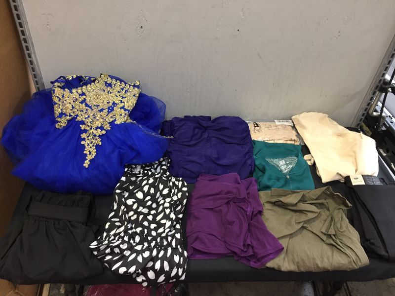 Photo 1 of FINAL SALE--- MISCELLANEOUS WOMEN'S CLOTHING SOLD AS IS (VARIOUS SIZES AND STYLES)