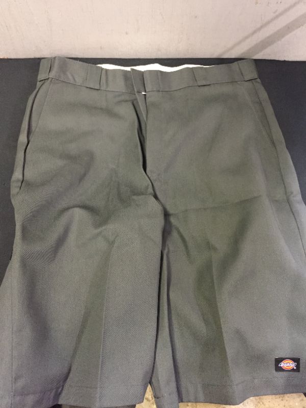 Photo 1 of Dickies Men's 13 Inch Loose Fit Multi-Pocket Work Short
SIZE 36 