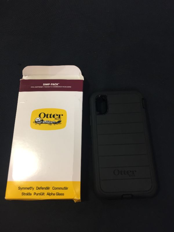 Photo 3 of OTTERBOX DEFENDER CASE