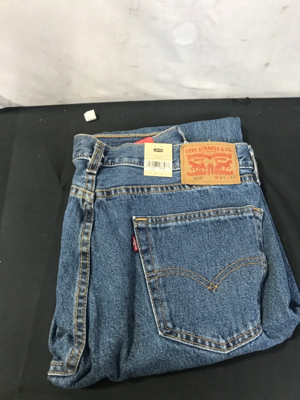 Photo 1 of Levi's Men's 505 Regular-Fit Non-Stretch Jeans
SIZE 34 X 34