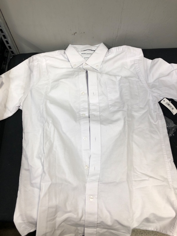 Photo 2 of Amazon Essentials Men's Slim-Fit Short-Sleeve Pocket Oxford Shirt. SIZE S 

