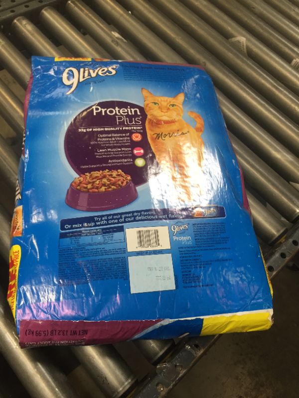 Photo 2 of 9Lives Protein Plus Dry Cat Food Bonus Bag, 13.2Lb Best By APR/22/2022