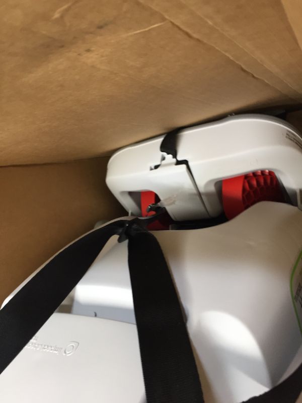 Photo 6 of Britax Marathon ClickTight Convertible Car Seat, Verve, Box Packaging Damaged, Moderate Use, Scratches and Scuffs Found on item, Hair Found on Item, Missing Some Parts-Hardware
