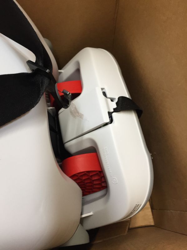Photo 4 of Britax Marathon ClickTight Convertible Car Seat, Verve, Box Packaging Damaged, Moderate Use, Scratches and Scuffs Found on item, Hair Found on Item, Missing Some Parts-Hardware
