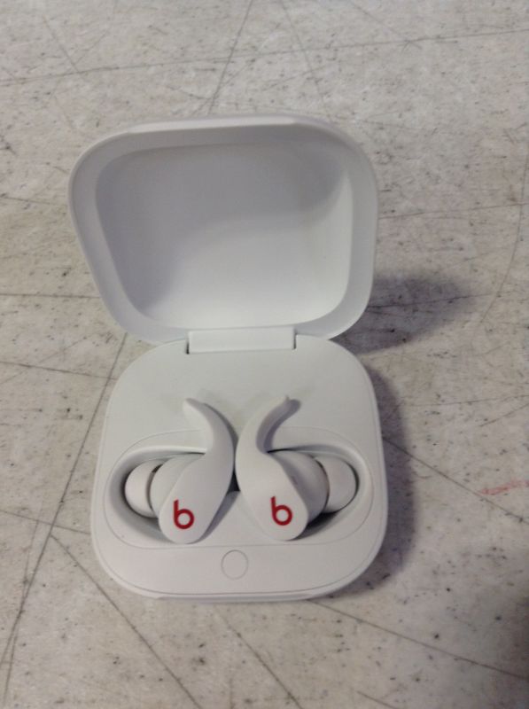 Photo 1 of Beats Fit Pro – True Wireless Noise Cancelling Earbuds – Apple H1 Headphone Chip
-----USED AND A LITTLE DIRTY MISSING USB
SN: LK72DCRQ15