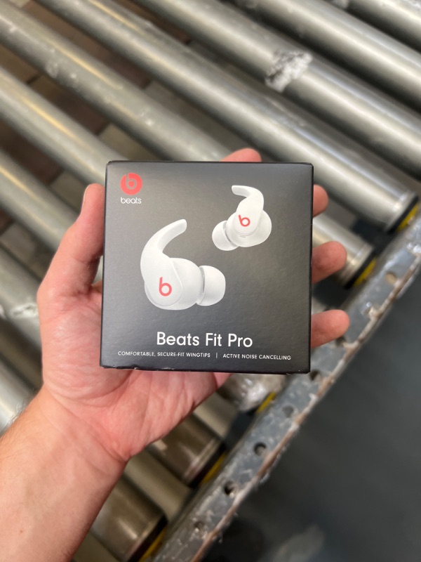 Photo 2 of Beats Fit Pro – True Wireless Noise Cancelling Earbuds – Apple H1 Headphone Chip
-----USED AND A LITTLE DIRTY MISSING USB
SN: LK72DCRQ15