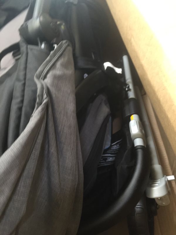 Photo 4 of Graco Modes Nest Travel System Includes Baby Stroller with Height Adjustable Reversible Seat, Box Packaging Damaged, Not in Original Box Packaging, Moderate Use, Scratches and Scuffs Found on item, Missing Parts, Missing Cup holder, Hair Found on item, Di