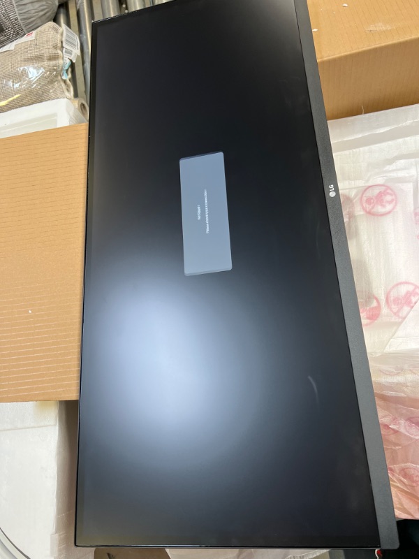 Photo 1 of LG 34WK650-W - 34" Class 21:9 UltraWide® Full HD IPS LED Monitor with HDR 10 (34" Diagonal)