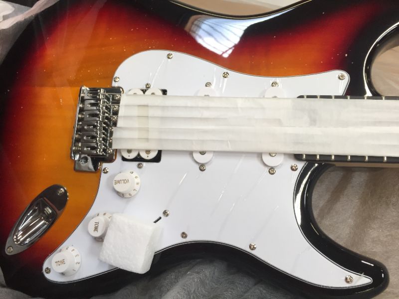 Photo 5 of 38 Inch Long Electric Guitar, Color Starburst, Box Packaging Damaged, Moderate Use, Scratches and Scuffs Found on Item, Missing Some Accessories.
