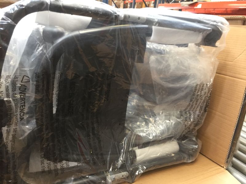 Photo 11 of Maxi-Cosi Zelia² 5-in-1 Modular Travel System,, Box Packaging Damaged, Moderate Use, Scratches and Scuffs Found on Item, Hair Found on item, Slightly Dirty From Previous use
