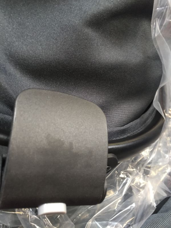 Photo 5 of Maxi-Cosi Zelia² 5-in-1 Modular Travel System,, Box Packaging Damaged, Moderate Use, Scratches and Scuffs Found on Item, Hair Found on item, Slightly Dirty From Previous use
