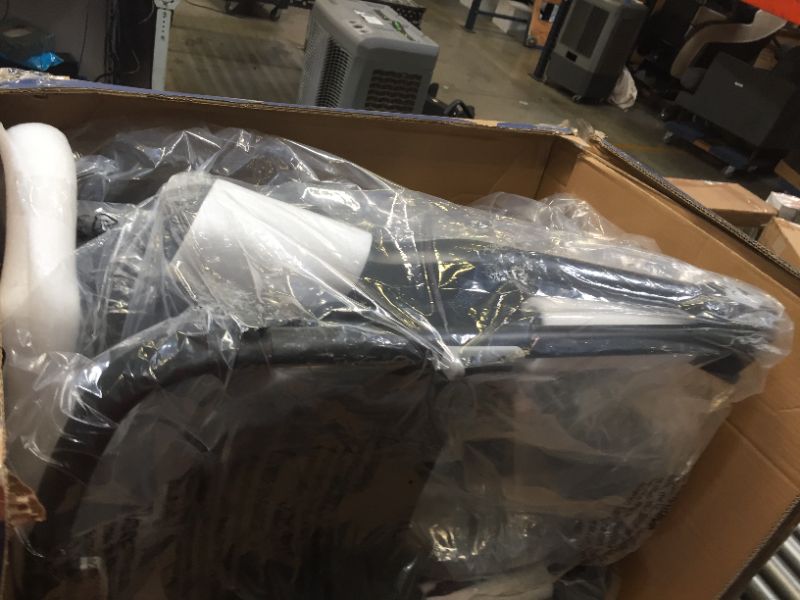 Photo 3 of Maxi-Cosi Zelia² 5-in-1 Modular Travel System,, Box Packaging Damaged, Moderate Use, Scratches and Scuffs Found on Item, Hair Found on item, Slightly Dirty From Previous use
