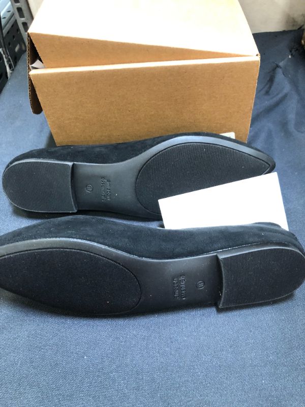 Photo 1 of Amazon Essentials Women's Pointed-Toe Ballet Flat ( size: 11)
