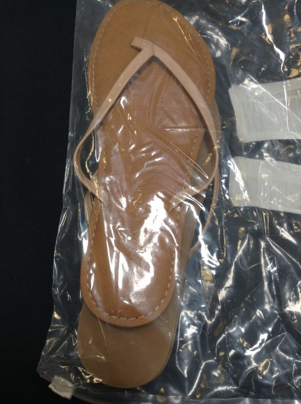 Photo 2 of Amazon Essentials Women's Thong Sandal - SIZE 7 -