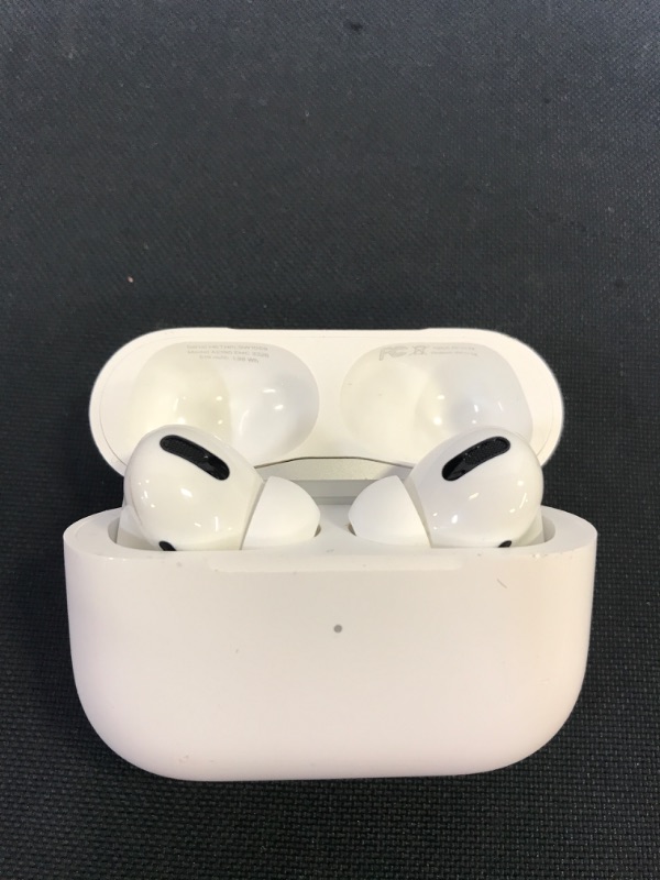 Photo 2 of Apple AirPods Pro --- GREEN CHARGING LIGHT DOES NOT TURN ON----