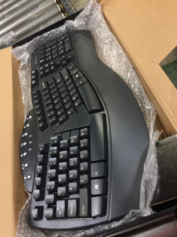 Photo 2 of PERIBOARD-612, 2.4GHz & Bluetooth Split Ergonomic Keyboard 