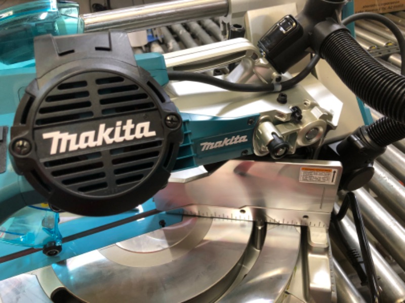 Photo 4 of Makita LS1019L 10" Dual-Bevel Sliding Compound Miter Saw with Laser
