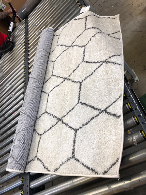 Photo 2 of 
Unique Loom Trellis Frieze Collection Area Rug-Modern Morroccan Inspired Geometric Lattice Design, 4 x 6 ft, Ivory/Gray
Size:4 ft x 6 ft
Item Shape:Rectangular
Color:Ivory/ Gray