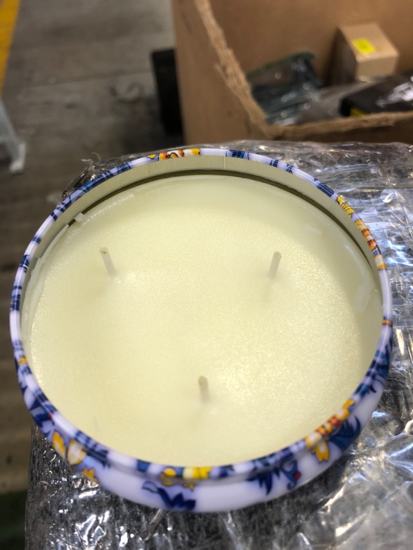 Photo 2 of 5.5oz candle 
