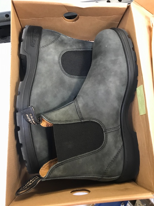 Photo 2 of Blundstone Men's 587 Round Toe Chelsea Boot SIZE 9 
