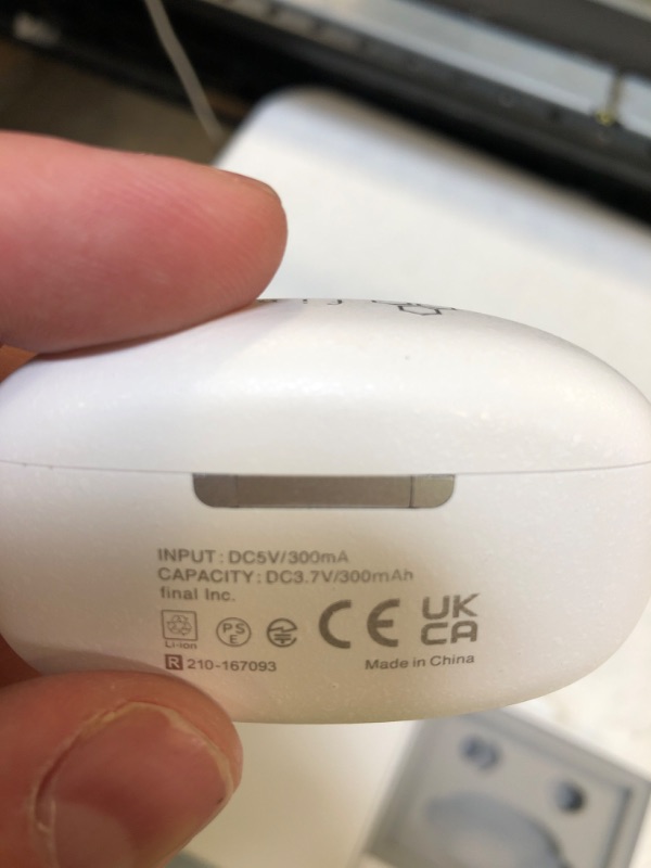 Photo 4 of final ZE3000 True Wireless Earbuds, Hi-Fi Sound Quality, Maximum 35 Hours Music Playback, IPX4, aptX Adaptive, Touch Sensor, Support Lossless Music Format, Designed in Japan (White)
