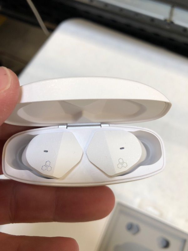 Photo 3 of final ZE3000 True Wireless Earbuds, Hi-Fi Sound Quality, Maximum 35 Hours Music Playback, IPX4, aptX Adaptive, Touch Sensor, Support Lossless Music Format, Designed in Japan (White)
