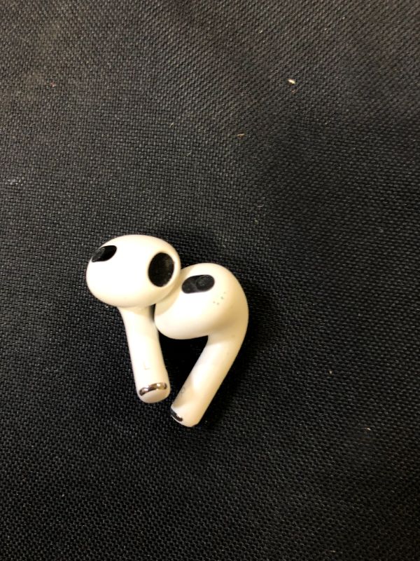Photo 6 of AirPods (3rd Generation)
