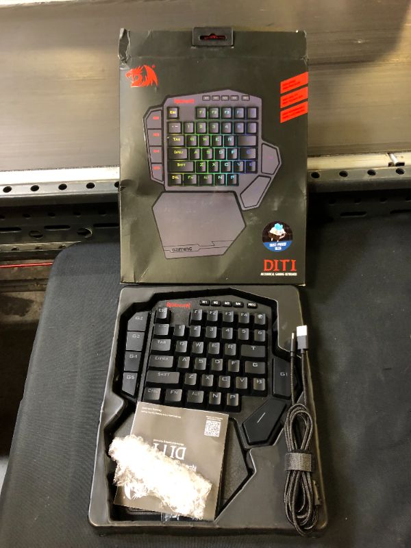 Photo 2 of Redragon K585 DITI One-Handed RGB Mechanical Gaming Keyboard, Type-C Professional Gaming Keypad with 7 Onboard Macro Keys, Detachable Wrist Rest, 42 Keys (Black-Blue Switch)

