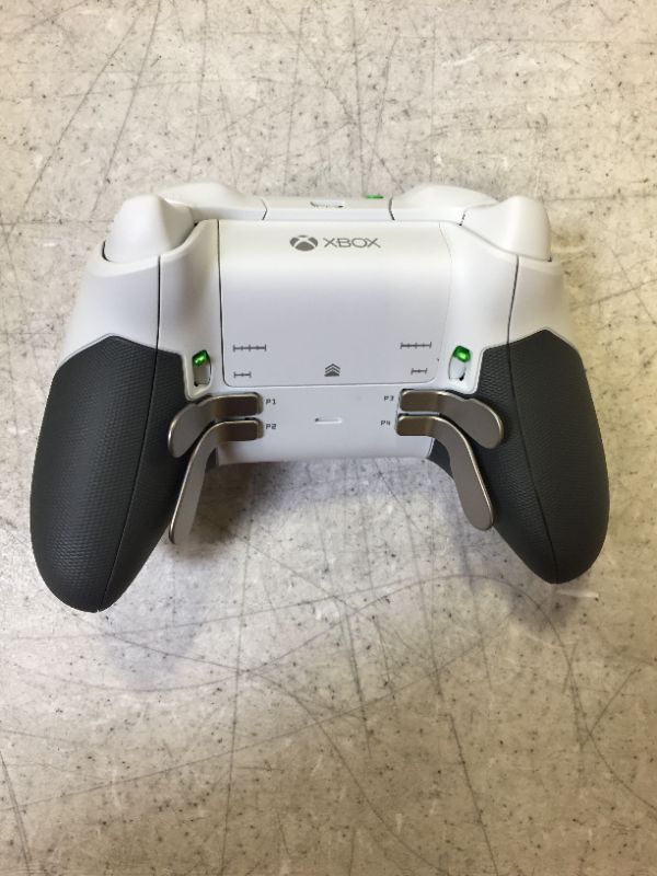 Photo 4 of Xbox Elite Wireless Controller – White Special Edition
