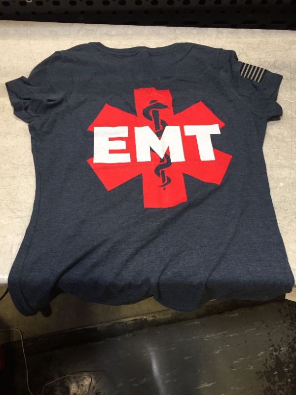 Photo 1 of DISTRICT PERFECT TRI EMT SHIRT - MEDIUM -