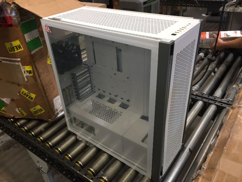 Photo 2 of CORSAIR 7000D AIRFLOW Full-Tower ATX PC Case, White
