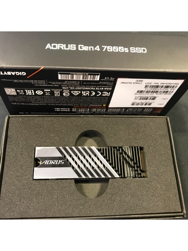 Photo 5 of GIGABYTE AORUS Gen4 7000s SSD 2TB PCIe 4.0 NVMe M.2, Nanocarbon Coated Aluminum Heatsink, 3D TLC NAND, SSD- GP-AG70S2TB