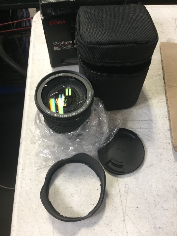 Photo 3 of Sigma 17-50mm f/2.8 EX DC OS HSM FLD Large Aperture Standard Zoom Lens for Nikon Digital DSLR Camera - International Version (No Warranty)