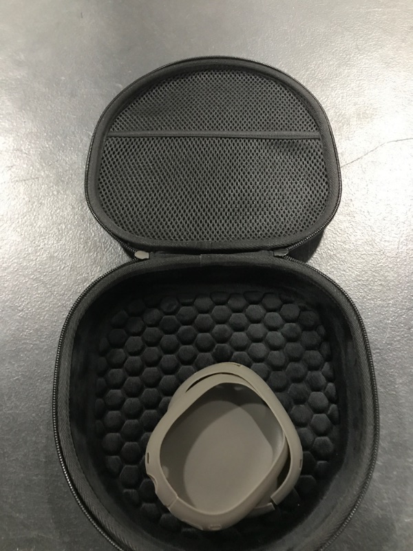 Photo 2 of Headphone Case 