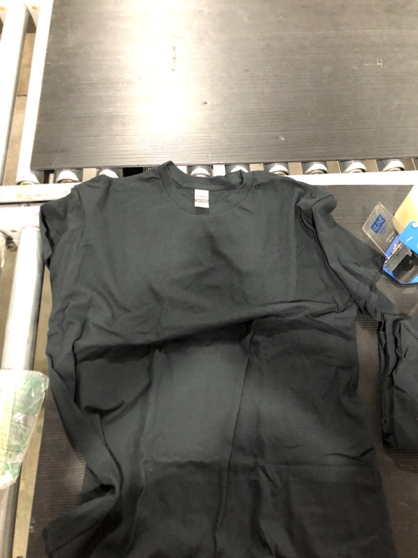 Photo 1 of 2 pack Gildan shirts size L black 