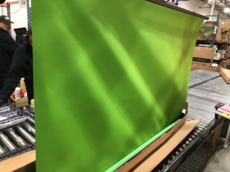 Photo 3 of Elgato Green Screen - Collapsible Chroma Key Backdrop, Wrinkle-Resistant Fabric and Ultra-Quick Setup for background removal for Streaming, Video Conferencing, on Instagram, TikTok, Zoom, Teams, OBS Collapsible (58.27 x 70.87 in) Green Screen