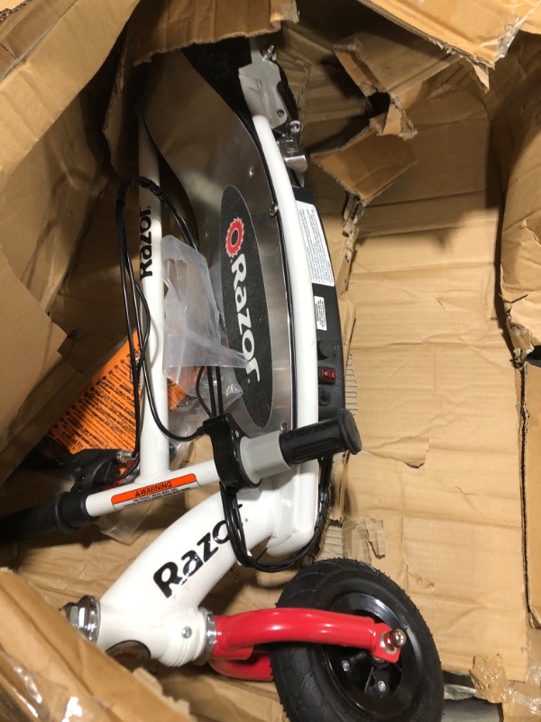 Photo 2 of FOR PARTS ONLY! RAZOR E200 Electric Scooter -DOESN'T CHARGE, NOT PACKAGED 