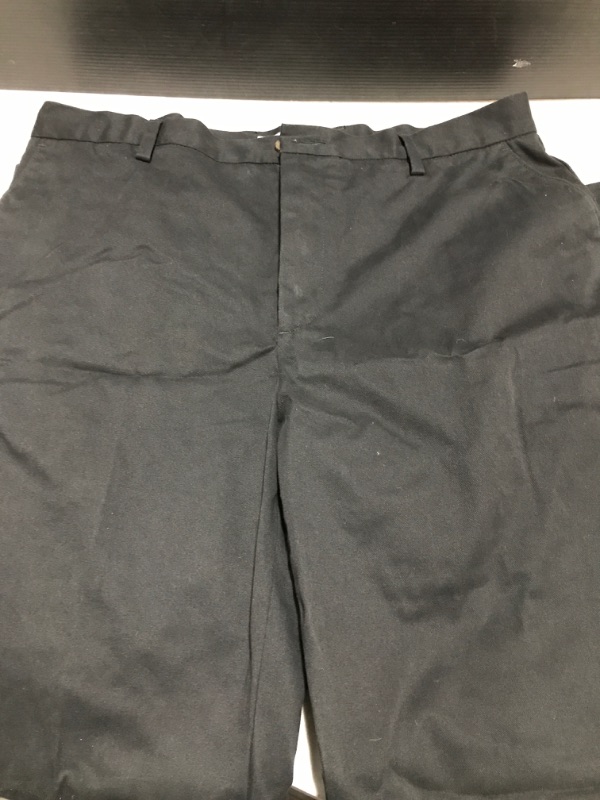 Photo 2 of Amazon Essentials Men's Classic-Fit Wrinkle-Resistant Flat-Front Chino Pant Size 36Wx32L
