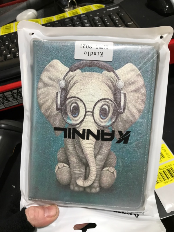 Photo 1 of Kindle KPW5 2021 cover with elephant 