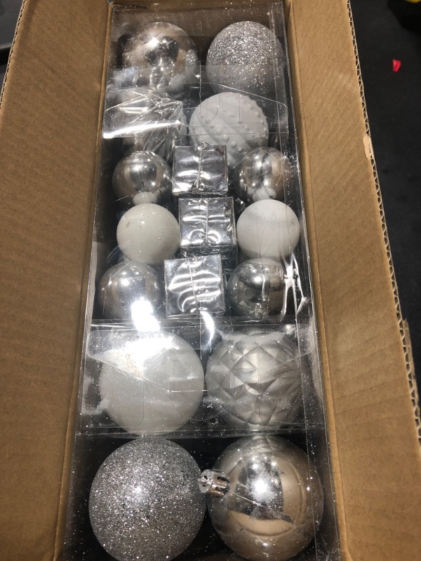 Photo 2 of 100pcs Christmas Balls Ornaments for Xmas Tree, Delicate Christmas Decoration Baubles Craft Set Shatterproof Plastic Christmas Ornaments Balls kit for New Year Holiday Wedding Party(Silver+White)
