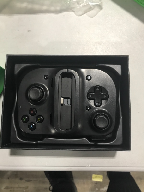 Photo 2 of Razer Kishi Mobile Game Controller / Gamepad for Android USB-C: Xbox Game Pass Ultimate, xCloud, Stadia, GeForce NOW, Luna - Passthrough Charging - Low Latency Phone Controller Grip - Samsung, Pixel Controller For Android
